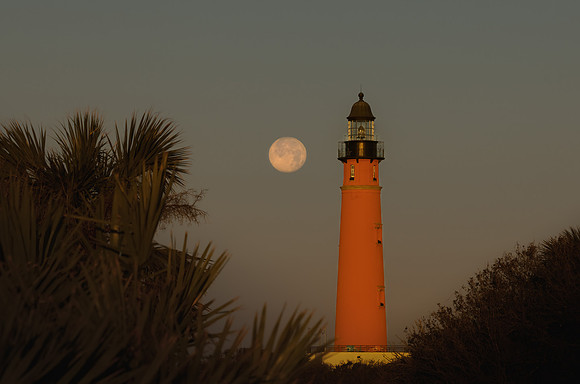 Ponce Moonset
